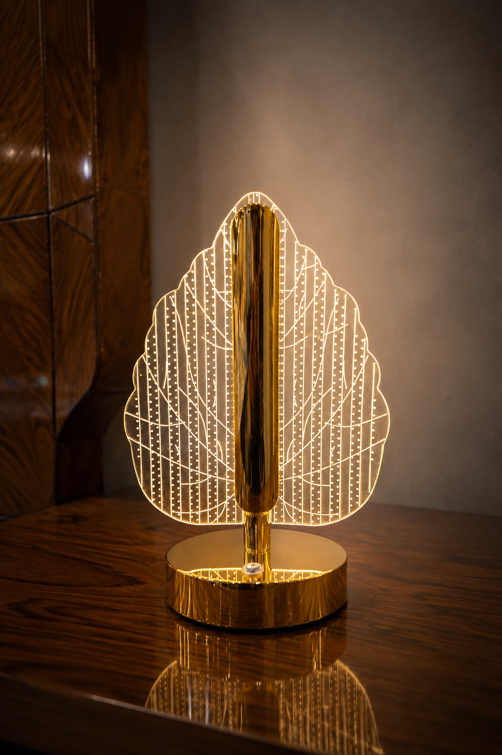 VIBE CART rechargeable LED lamp, leaf design, front view