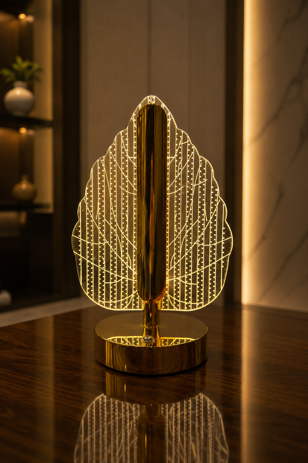 VIBE CART rechargeable LED lamp, leaf design, on display